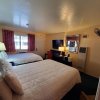 Отель Bluebird Day Inn & Suites, фото 42