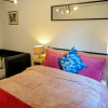 Отель Small 1-bed Apartment in London, фото 6
