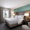 Отель Staybridge Suites Sterling Heights -Detroit Area, an IHG Hotel, фото 13