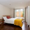 Отель Spacious 1 Bedroom Garden Flat In Clapham Town, фото 5