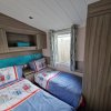Отель Beautiful 3-bed Caravan at Rockley Park Poole, фото 18