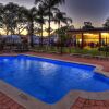 Отель Central Caravan Park, фото 8