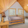 Отель Cascades Adventure Cabin 2 Bedroom Home by NW Comfy Cabins by RedAwning, фото 15