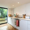 Отель Beautiful 2 Bedroom Townhouse With Garden in Kentish Town, фото 24