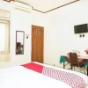 Отель OYO 353 Loesje Guest House Syariah, фото 18
