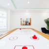Отель Luxurious - Pool Table - Games Room - Free Parking, фото 17