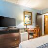 Отель Econo Lodge Inn & Suites Airport, фото 14