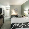 Отель La Quinta Inn & Suites by Wyndham Newport, фото 43