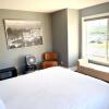 Отель Top Floor Riverfront Condo with Stellar Sunsets!, фото 4