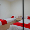 Отель RedDoorz near Alun Alun Kudus 2, фото 6