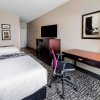 Отель La Quinta Inn & Suites by Wyndham DFW Airport West - Bedford, фото 27