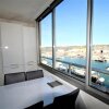Отель Appartement 2 chambres avec vue sur le port Frontignan Plage 106 во Фронтиньяне