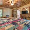 Отель Lil Bear's Den, 3 Bedrooms, Hot Tub, Deck, Wifi, Sleeps 8, фото 6