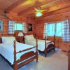 Отель Lazy Bear Retreat - Classic Cabin! в Кэпон-Бридж