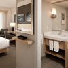 Отель Delta Hotels by Marriott Whistler Village Suites, фото 26