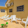 Отель Cozy Central 4br3ba Home w Pvt Pool Largegarden, фото 15