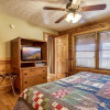Отель Enchanted View Lodge 3 Bedroom Cabin by Redawning, фото 7