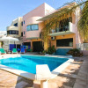 Отель Walking Distance to the Centre - Snooker Table - Private Pool - 5 Bedrooms, фото 13