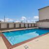 Отель Red Roof Inn Plus+ Galveston - Beachfront, фото 13