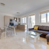 Отель Deluxe Apartment Steps to St George's Bay, фото 9