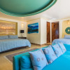 Отель Luna Suite With two King Size Beds, With Walk out Terrace Overlooking the Beach, фото 10