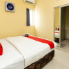 Отель Kost Omah Bratan by RedDoorz, фото 6