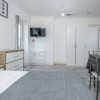 Отель Remarkable 1-bed Studio in Dagenham, фото 2