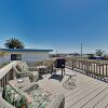 Отель Ocean-view : Deck & Game Room, Near Beach! 3 Bedroom Home, фото 29