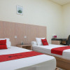 Отель RedDoorz Syariah near Sultan Muhammad Kaharuddin Airport, фото 9