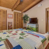 Отель Moose Crossing - Three Bedroom Cabin, фото 14