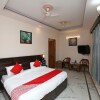 Отель OYO 14390 Hotel Samrat, фото 3
