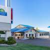 Отель Days Inn & Suites by Wyndham St. Ignace Lakefront, фото 16