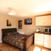 Отель Central Studios Gloucester Road by Rooms Booked - Free Parking, фото 10
