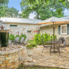 Отель Amorosa Cottage 3 Bedroom Home by RedAwning, фото 19