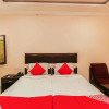Отель OYO 18591 Hotel Samrat, фото 4
