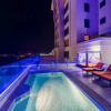Отель Dubai JBR Amaz Penthouse front sea 5 plus 1 Bdr private Climatized pool, фото 16