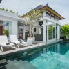 Отель Villa Bronte Beachside Living in the Heart of Canggu Sleeps 4 pax Light and Bright Beautiful Modern , фото 1