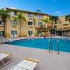 Отель La Quinta Inn & Suites by Wyndham St. Pete-Clearwater Airpt в Клируотере