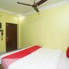 Отель Continental & Lodge by OYO Rooms, фото 6