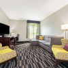Отель La Quinta Inn & Suites by Wyndham Bridge City, фото 7
