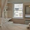 Отель Flat 12 Sebastian Court - 2 beds with a four poster, фото 13