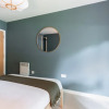 Отель The Bow Mews - Modern Bright 2bdr Apartment With Patio, фото 3