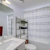 Отель Minto - Modern Suite in King West Neighborhood, фото 7