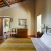 Отель Villa Fratta, sleeps 14 villa with private pool, AC and Wi-Fi close to Cortona-Villa Fratta, фото 44
