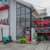 Отель RedDoorz @ Demangan Sari Residence, фото 1