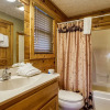 Отель Enchanted View Lodge 3 Bedroom Cabin by Redawning, фото 11