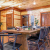 Отель Daybreak by Avantstay Sleeps 18 Cabin + Pool/spa, фото 27