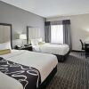 Отель La Quinta Inn & Suites by Wyndham Detroit Metro Airport, фото 2