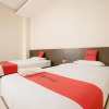 Отель RedDoorz near Pantai Pede, фото 16