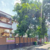 Отель OYO 91072 Enine Homestay Makassar, фото 1